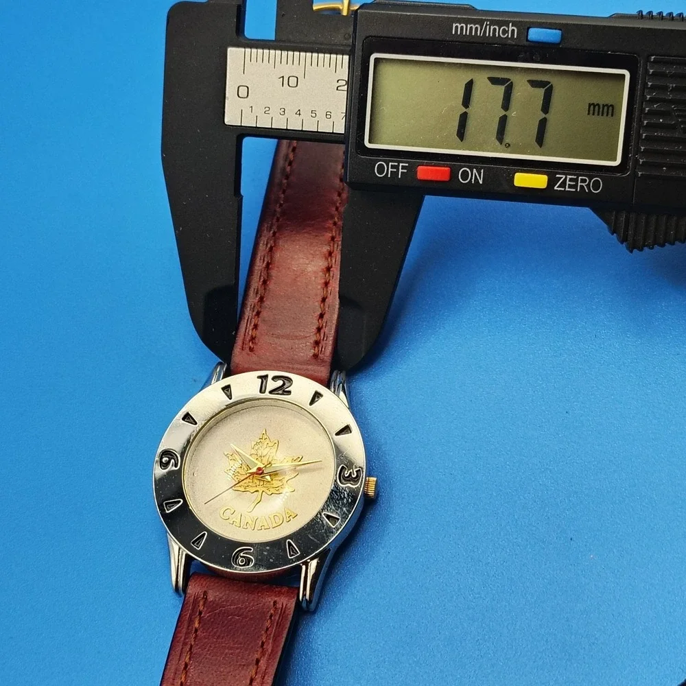 Vintage 2006 Canada Maple Leaf Japan Movt Leather 34mm Unisex Quartz Watch